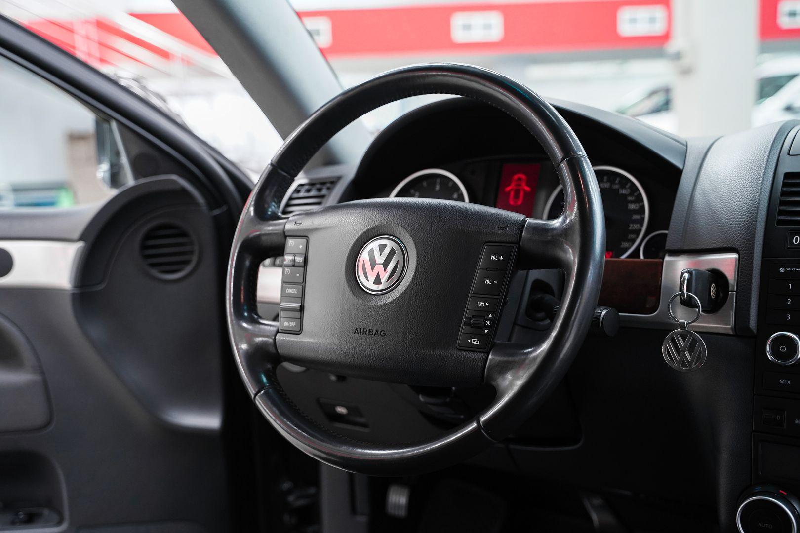 Volkswagen Touareg 2010, серый, ДЦ Орехово