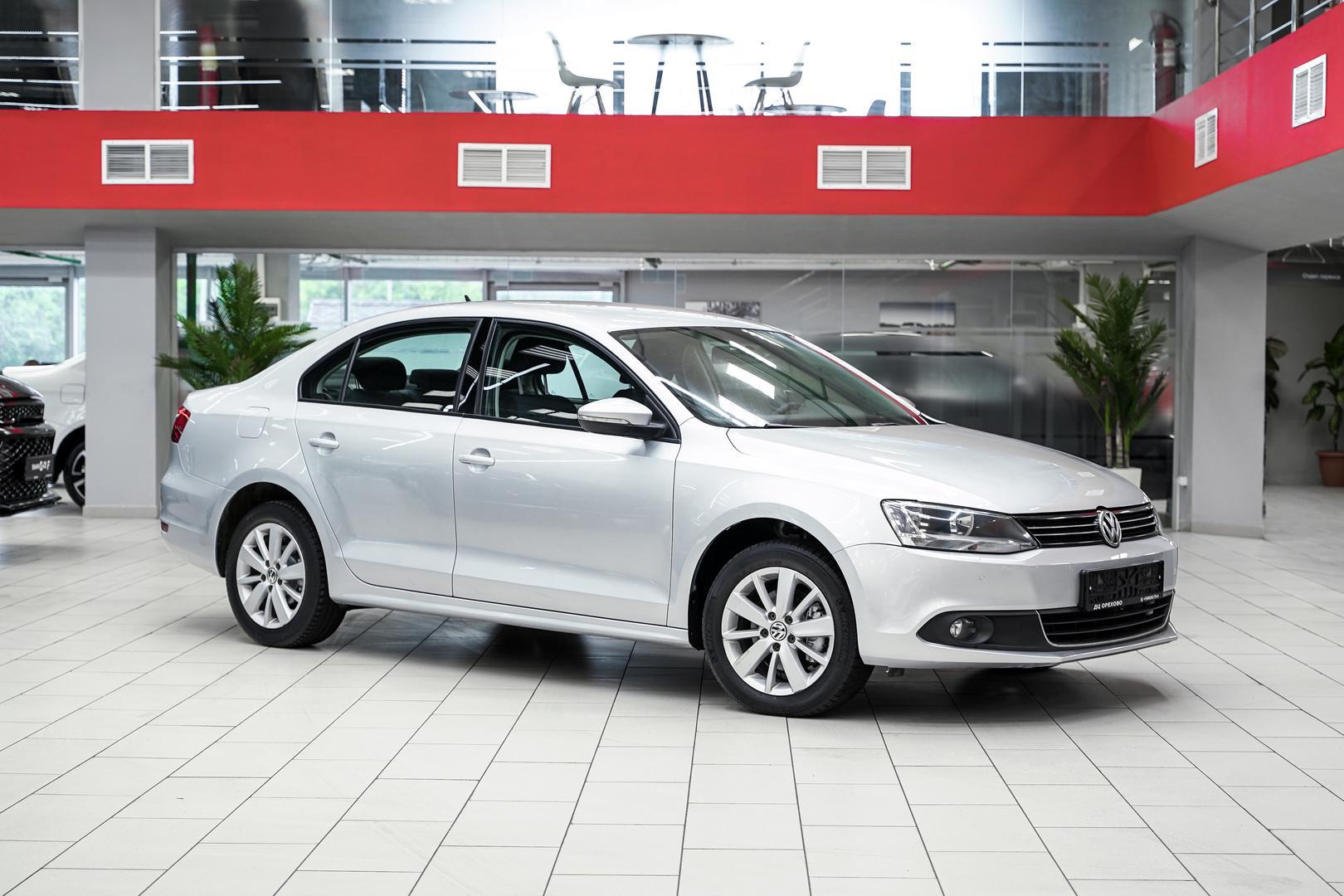 Volkswagen Jetta 2013, серебряный, ДЦ Орехово