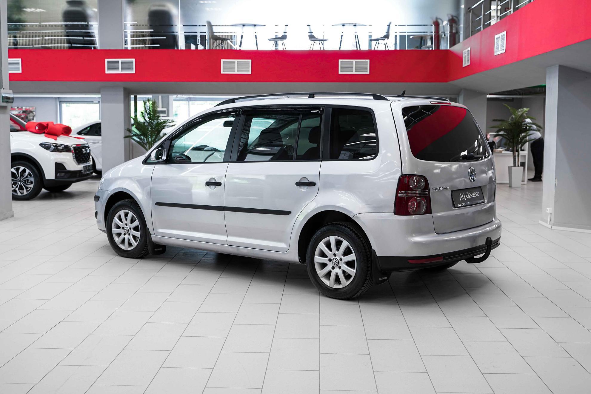 Volkswagen Touran 2008, серебряный, ДЦ Орехово