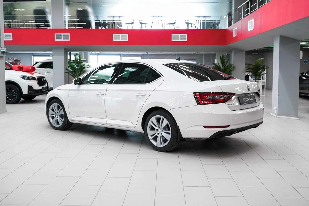 Skoda Superb 2018, белый, ДЦ Орехово