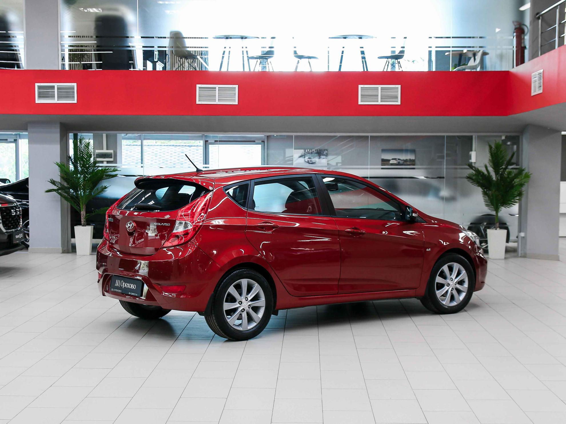 Hyundai Solaris 2012, красный, ДЦ Орехово