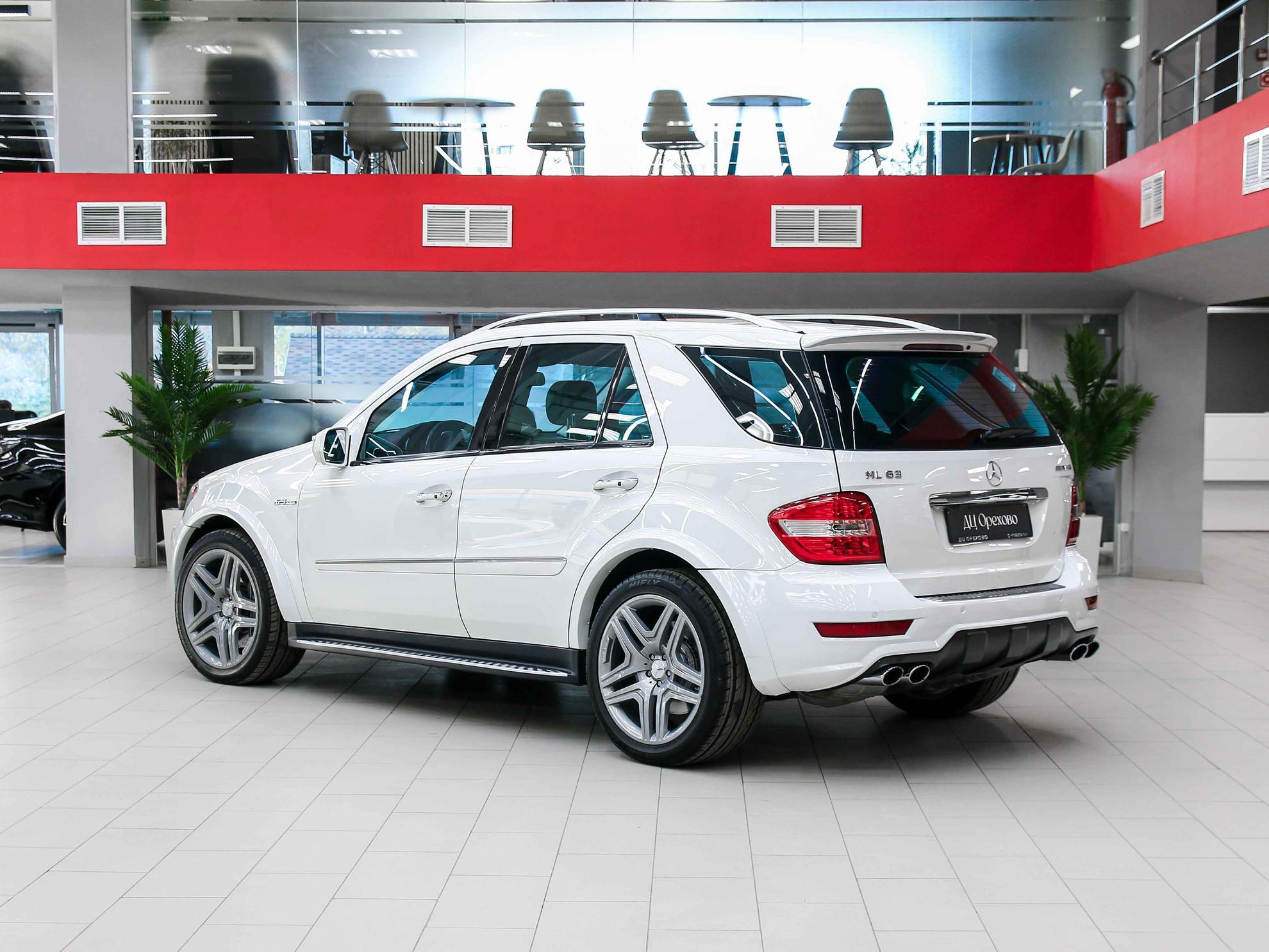 Mercedes-Benz M-Класс AMG 2010, белый, ДЦ Орехово