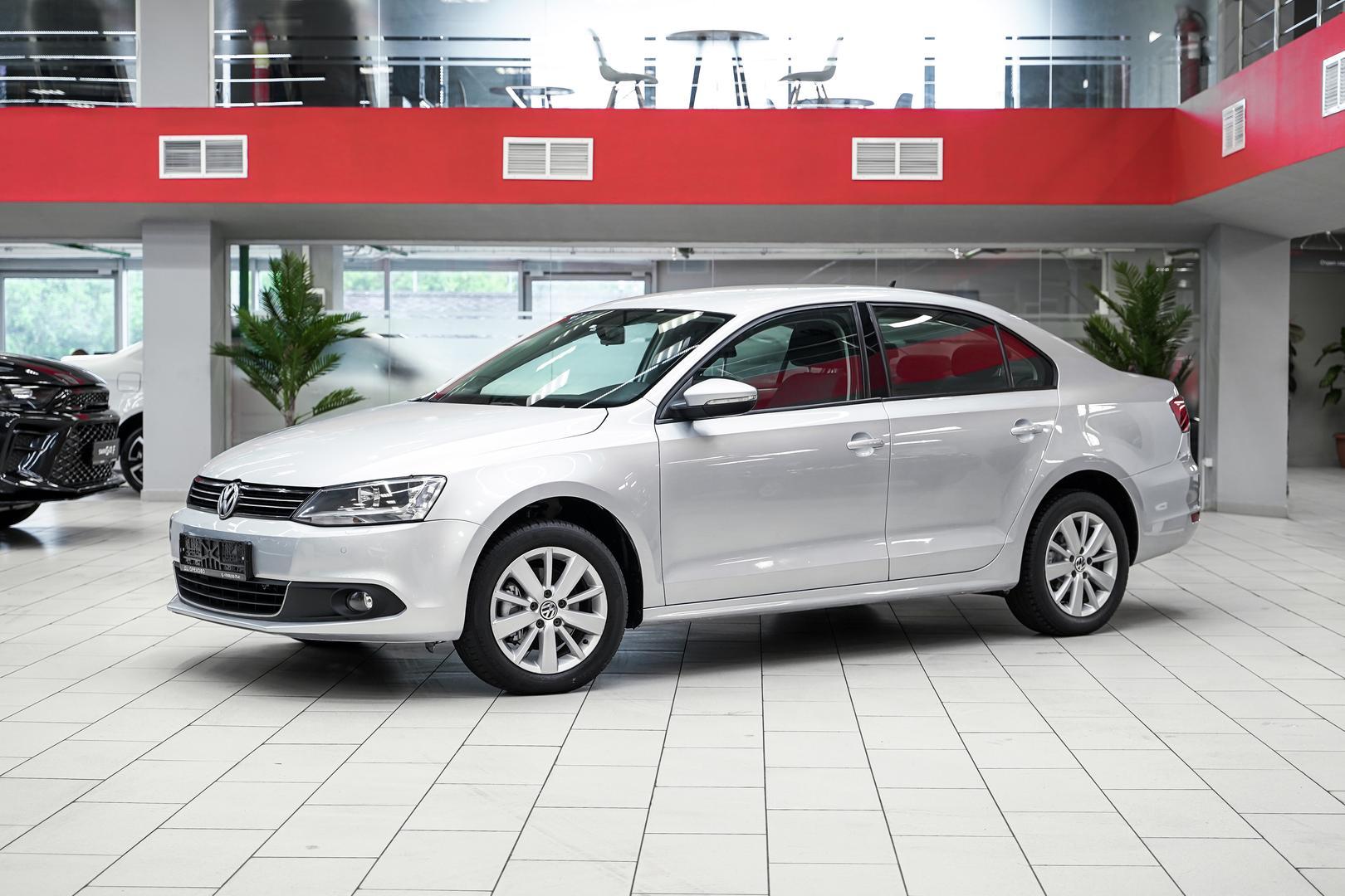 Volkswagen Jetta 2013, серебряный, ДЦ Орехово
