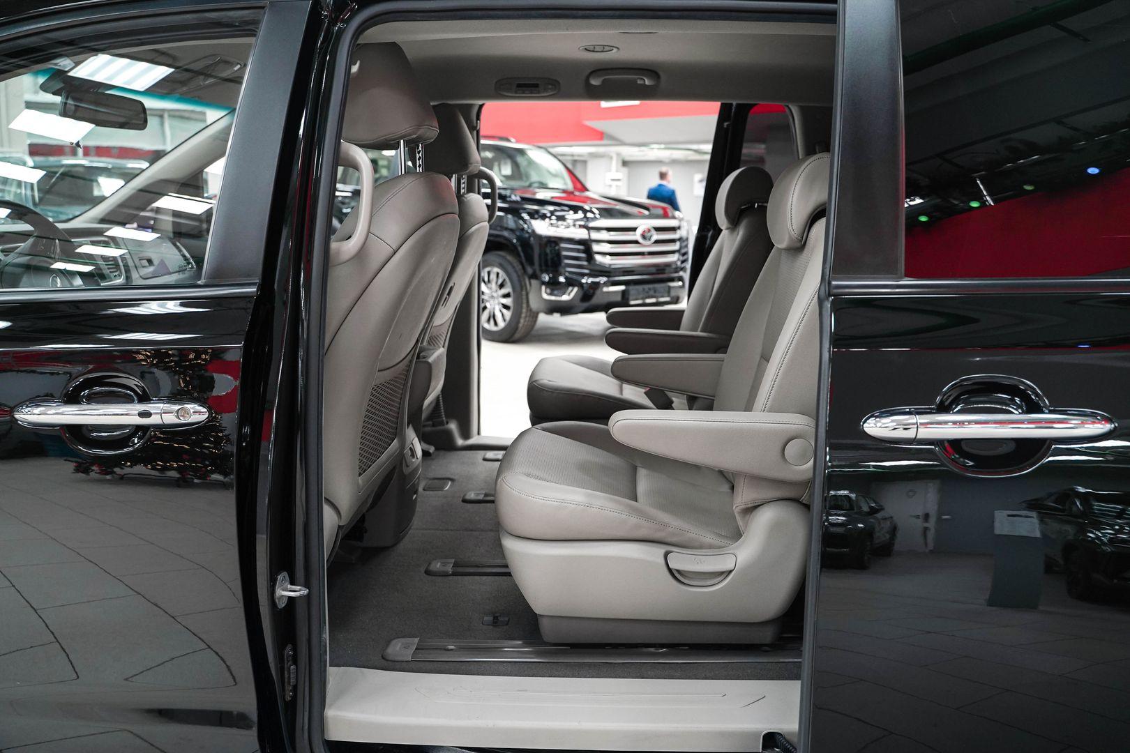 Kia Carnival 2019, черный, ДЦ Орехово