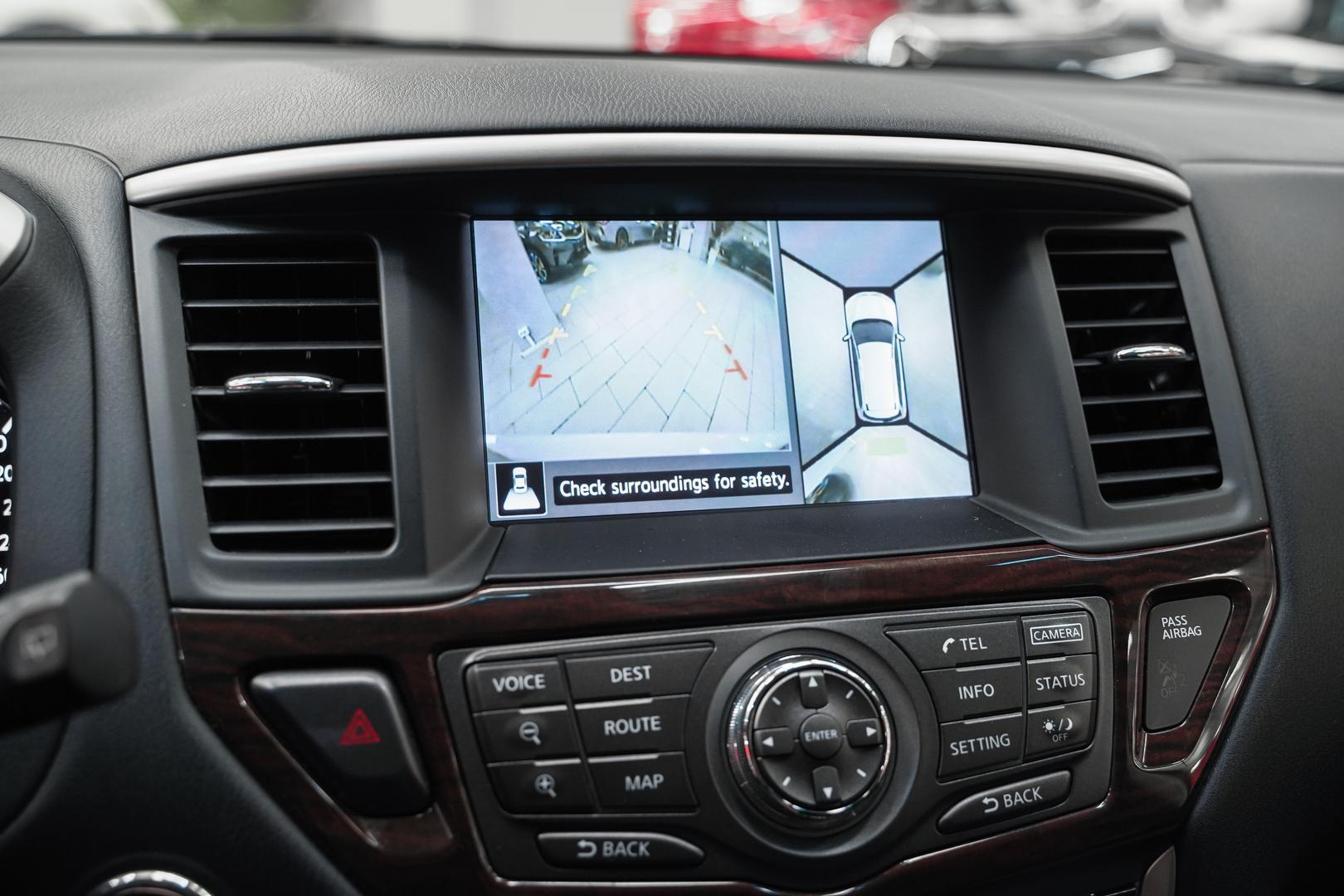 Nissan Pathfinder 2015, белый, ДЦ Орехово