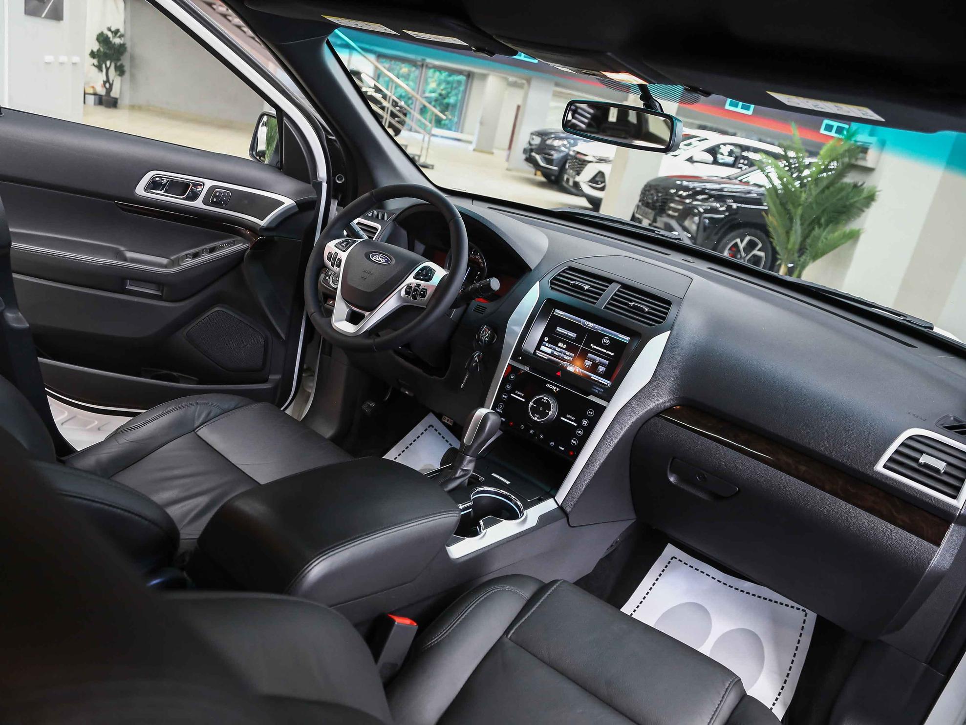 Ford Explorer 2014, белый, ДЦ Орехово