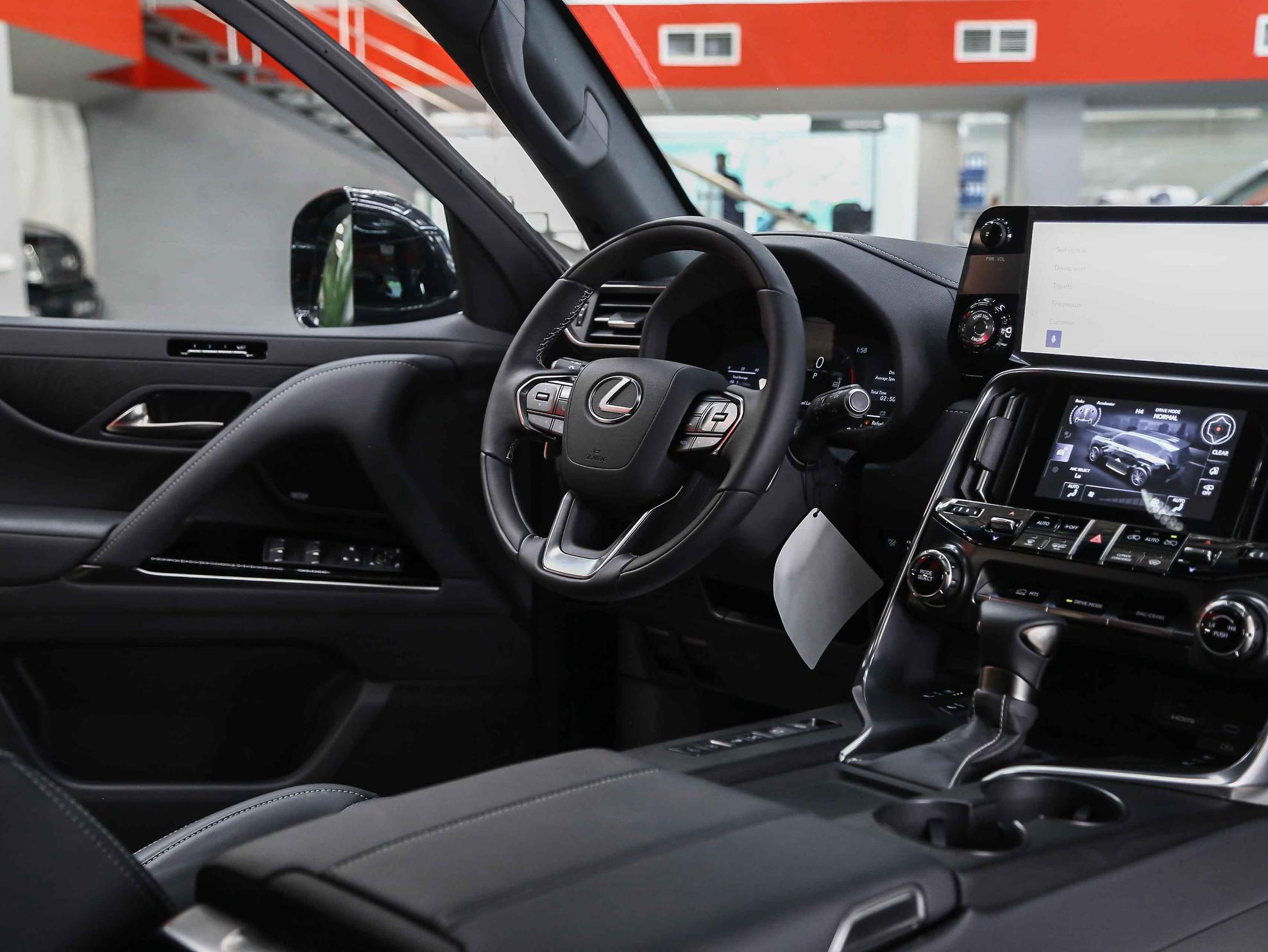 Lexus LX 2026, черный, ДЦ Орехово