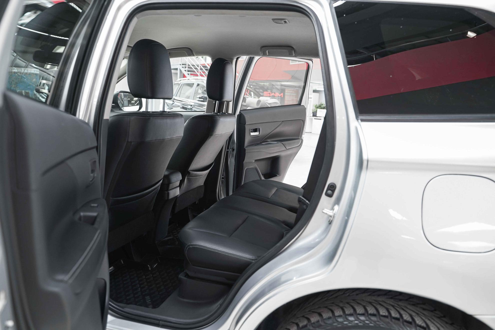 Mitsubishi Outlander 2013, серебряный, ДЦ Орехово