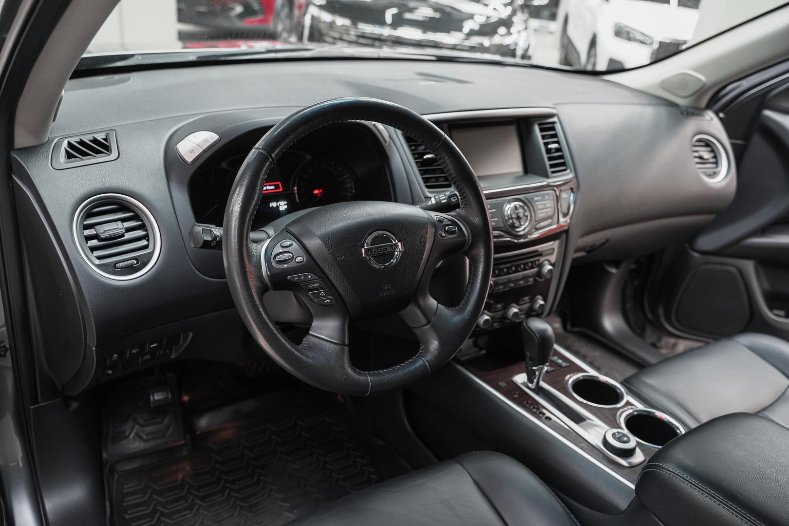 Nissan Pathfinder 2016, серый, ДЦ Орехово