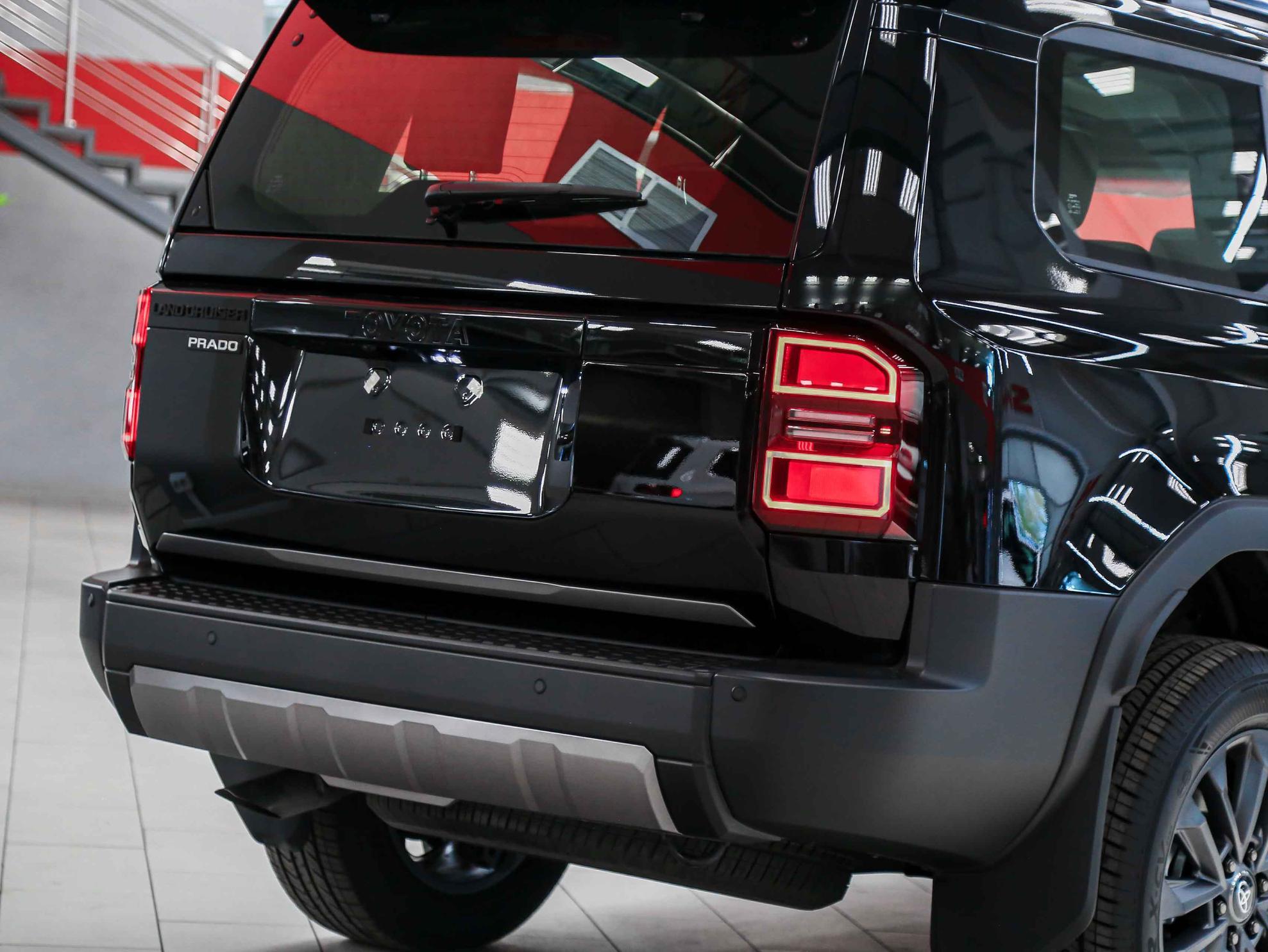 Toyota Land Cruiser Prado 2026, черный, ДЦ Орехово