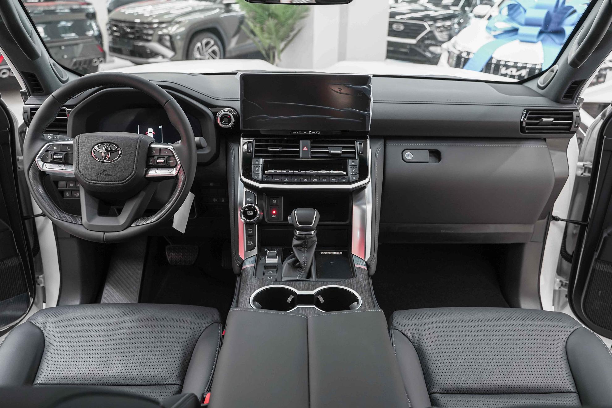 Toyota Land Cruiser 2026, белый, ДЦ Орехово