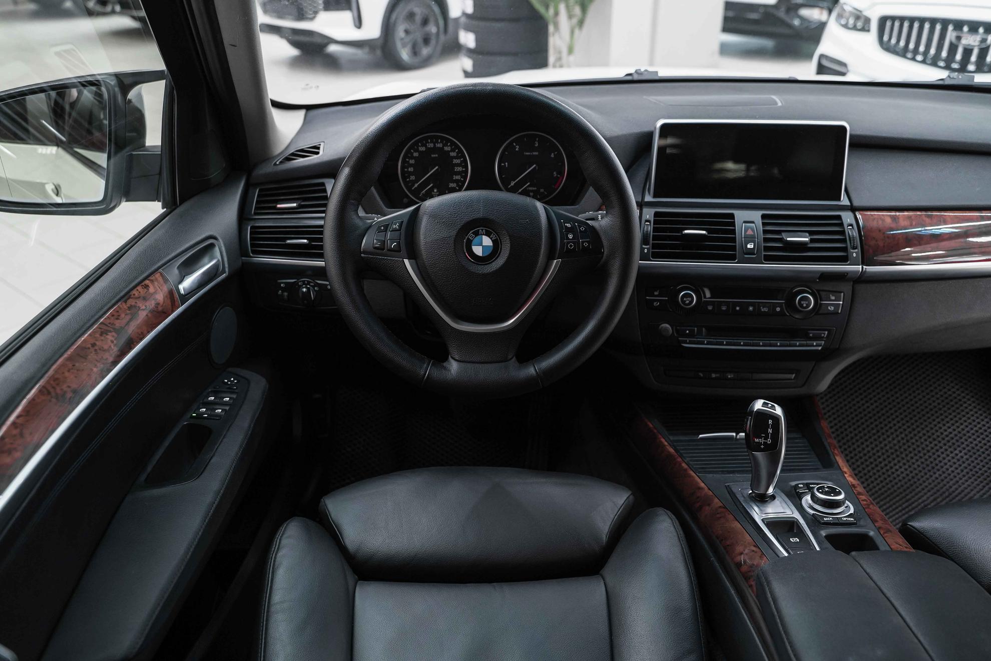 BMW X5 2011, белый, ДЦ Орехово