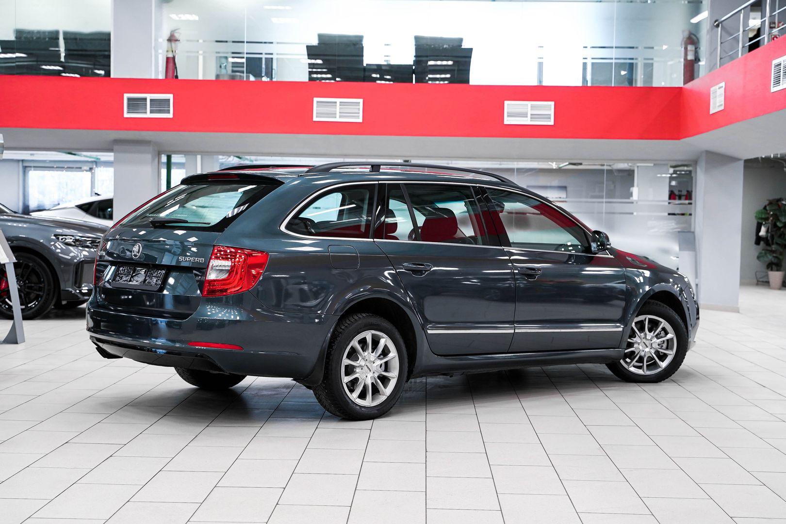 Skoda Superb 2013, серый, ДЦ Орехово