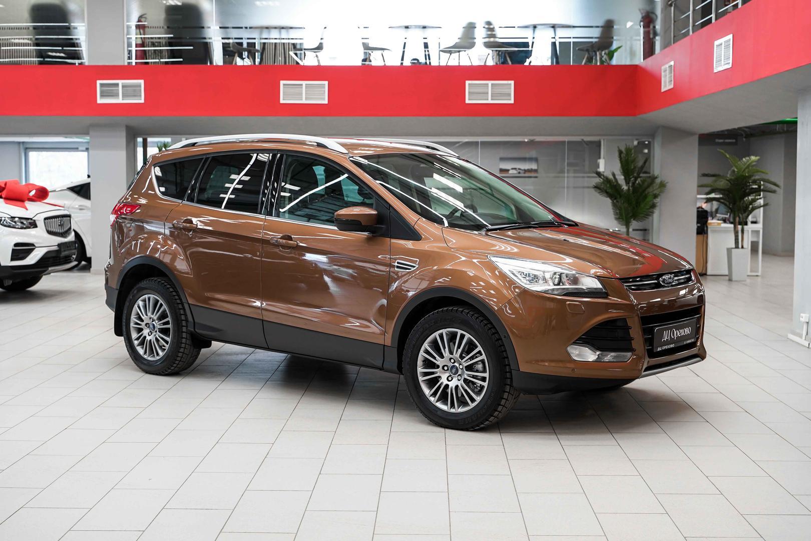 Ford Kuga 2013, золотой, ДЦ Орехово