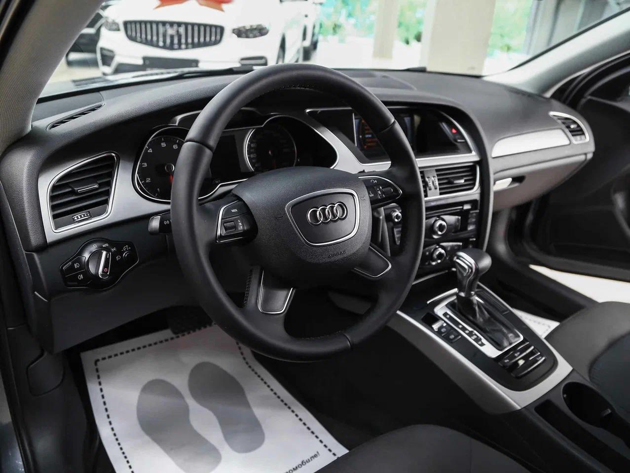 Audi A4 2014, серый, ДЦ Орехово