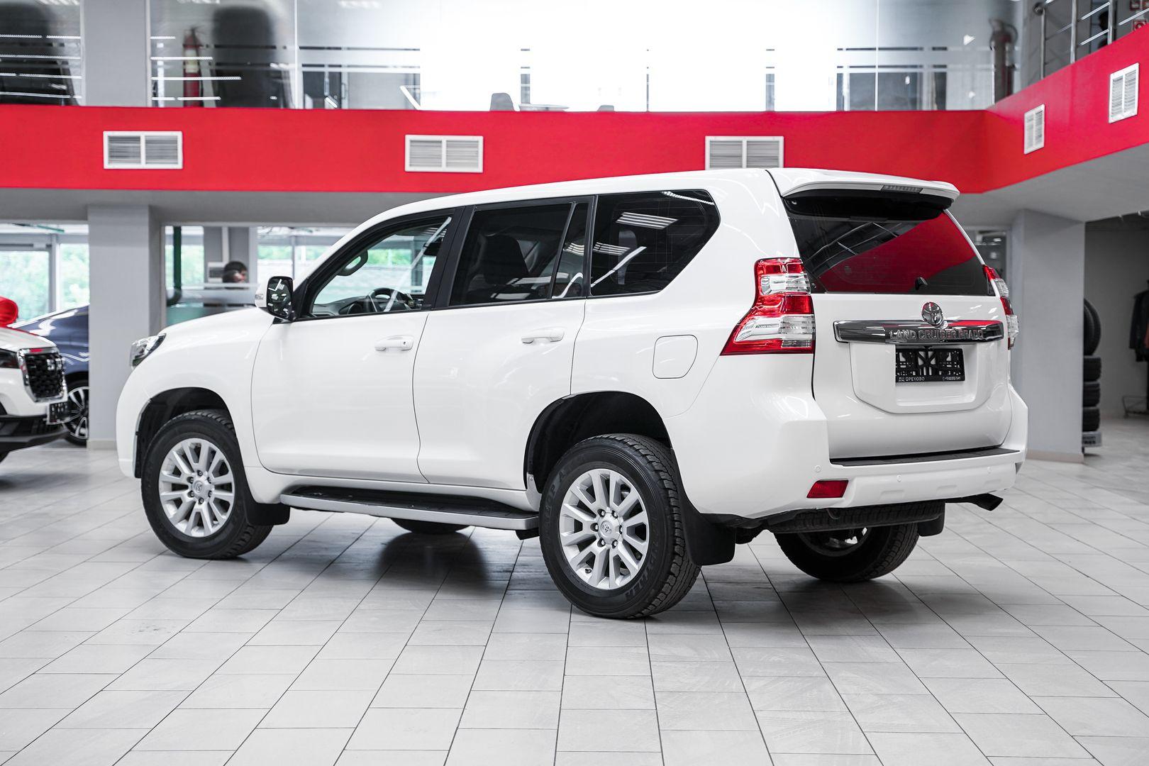 Toyota Land Cruiser Prado 2015, белый, ДЦ Орехово