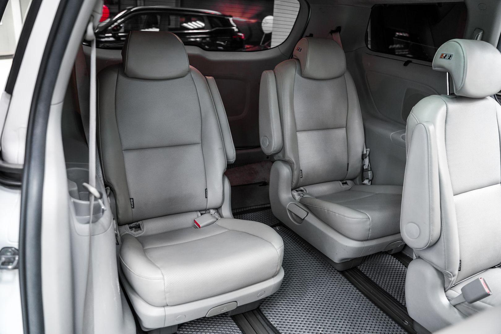 Kia Carnival 2017, белый, ДЦ Орехово