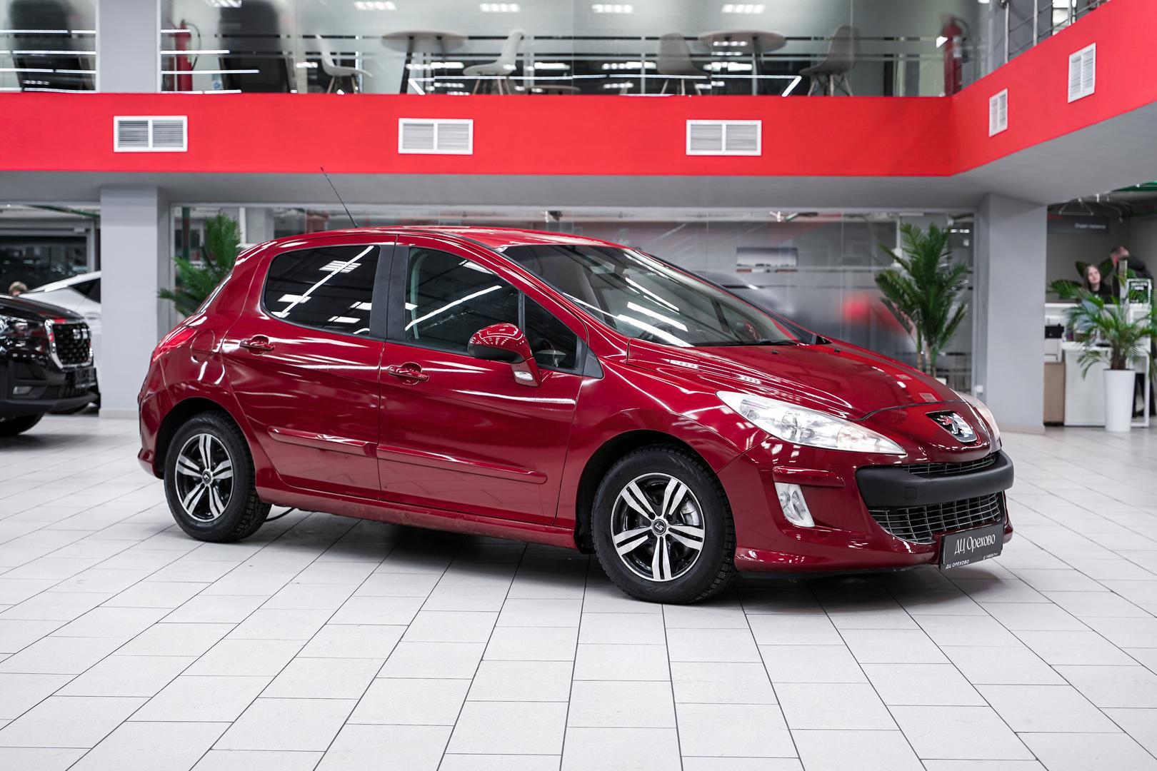 Peugeot 308 2008, красный, ДЦ Орехово