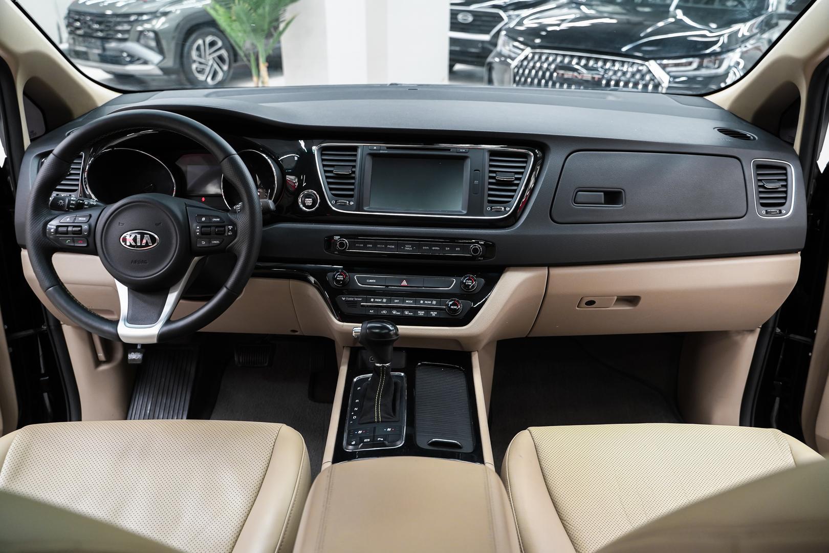 Kia Carnival 2015, черный, ДЦ Орехово