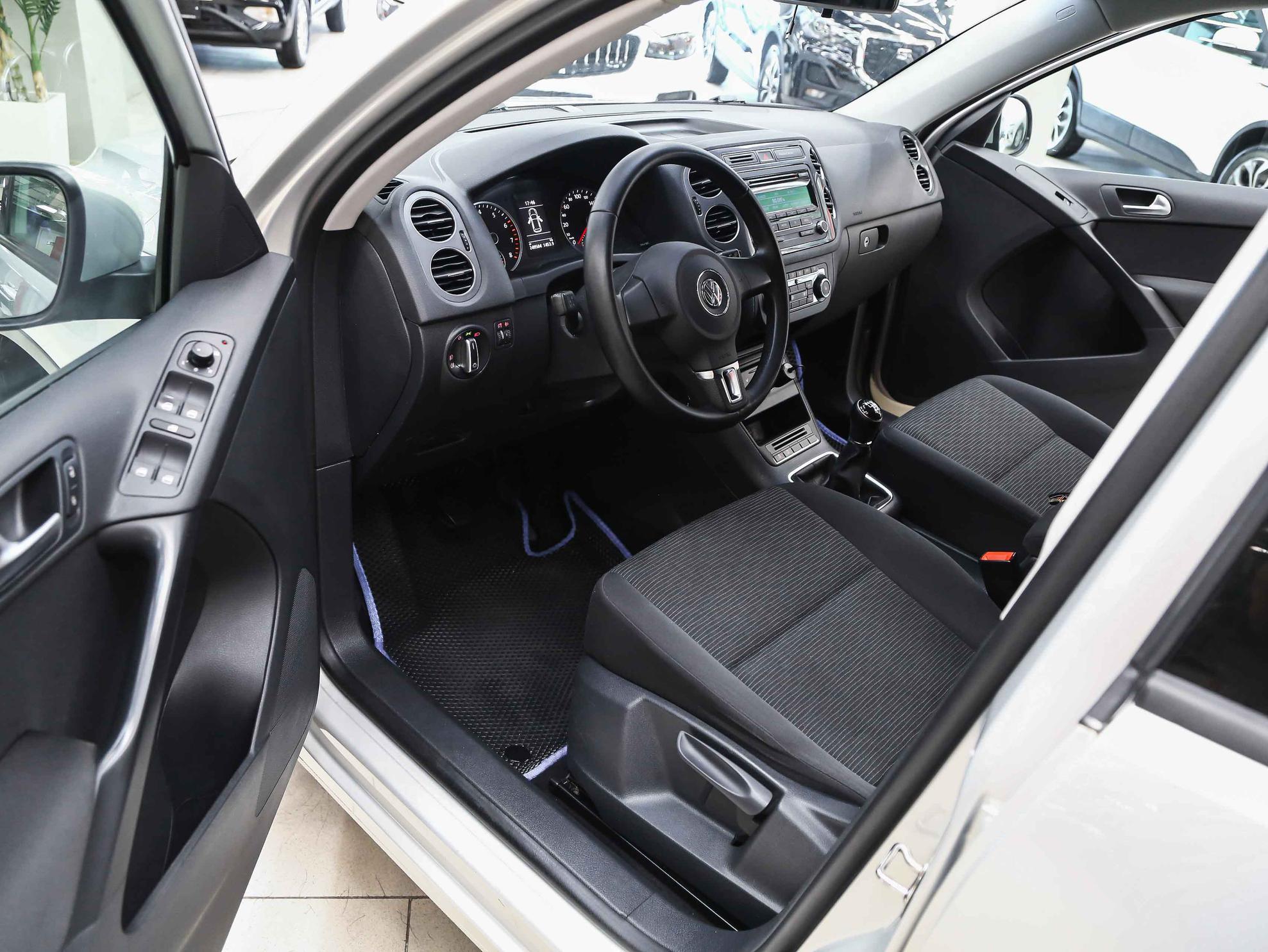 Volkswagen Tiguan 2013, серебряный, ДЦ Орехово