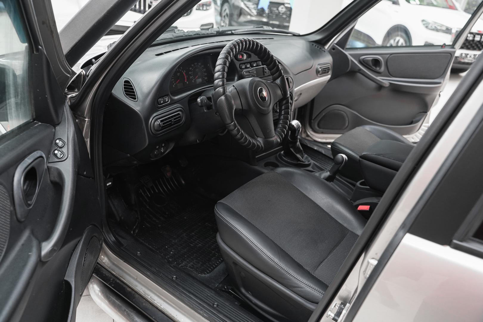 Chevrolet Niva 2014, серый, ДЦ Орехово