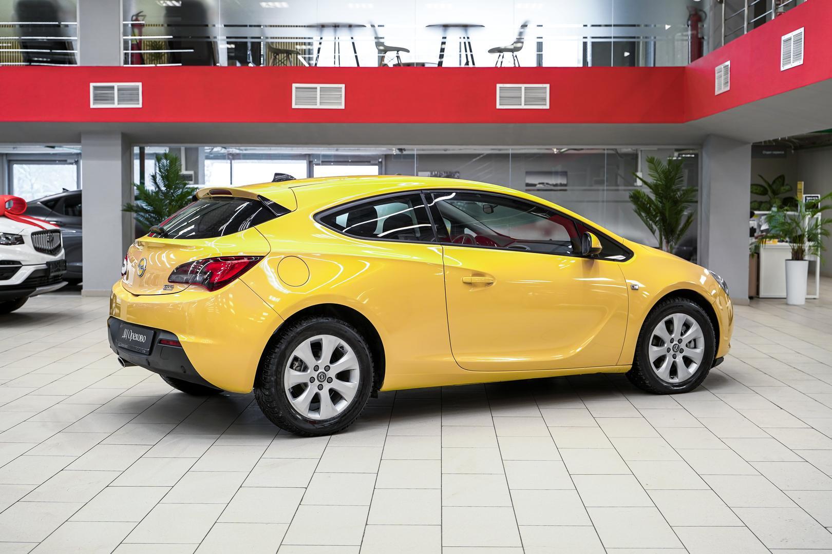 Opel Astra 2014, желтый, ДЦ Орехово