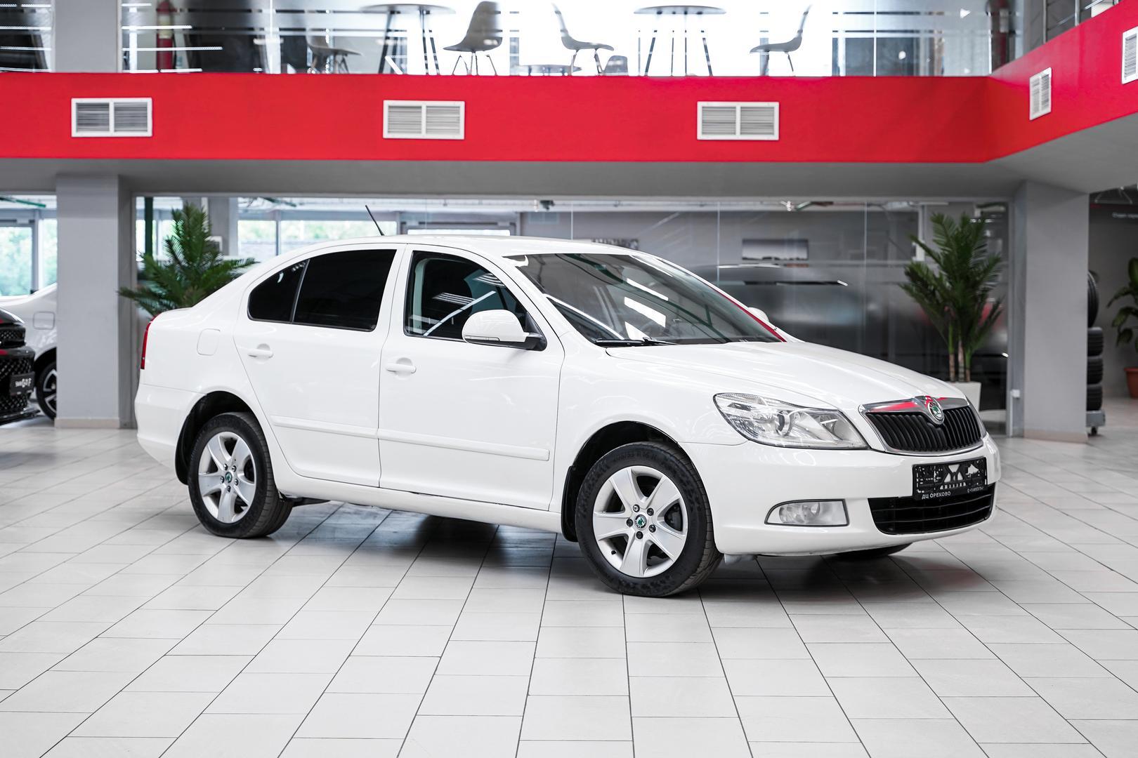 Skoda Octavia 2011, белый, ДЦ Орехово