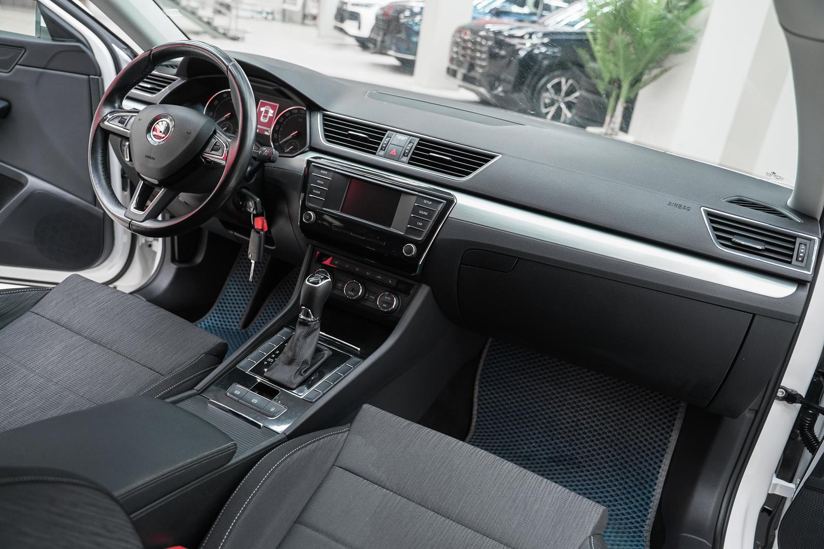 Skoda Superb 2016, белый, ДЦ Орехово
