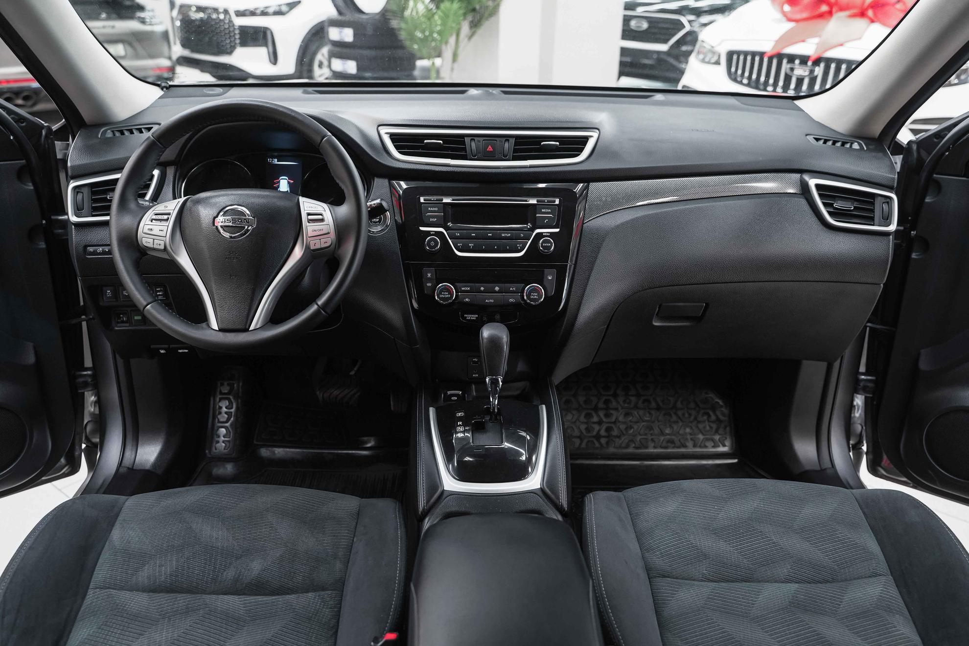 Nissan X-Trail 2016, серый, ДЦ Орехово