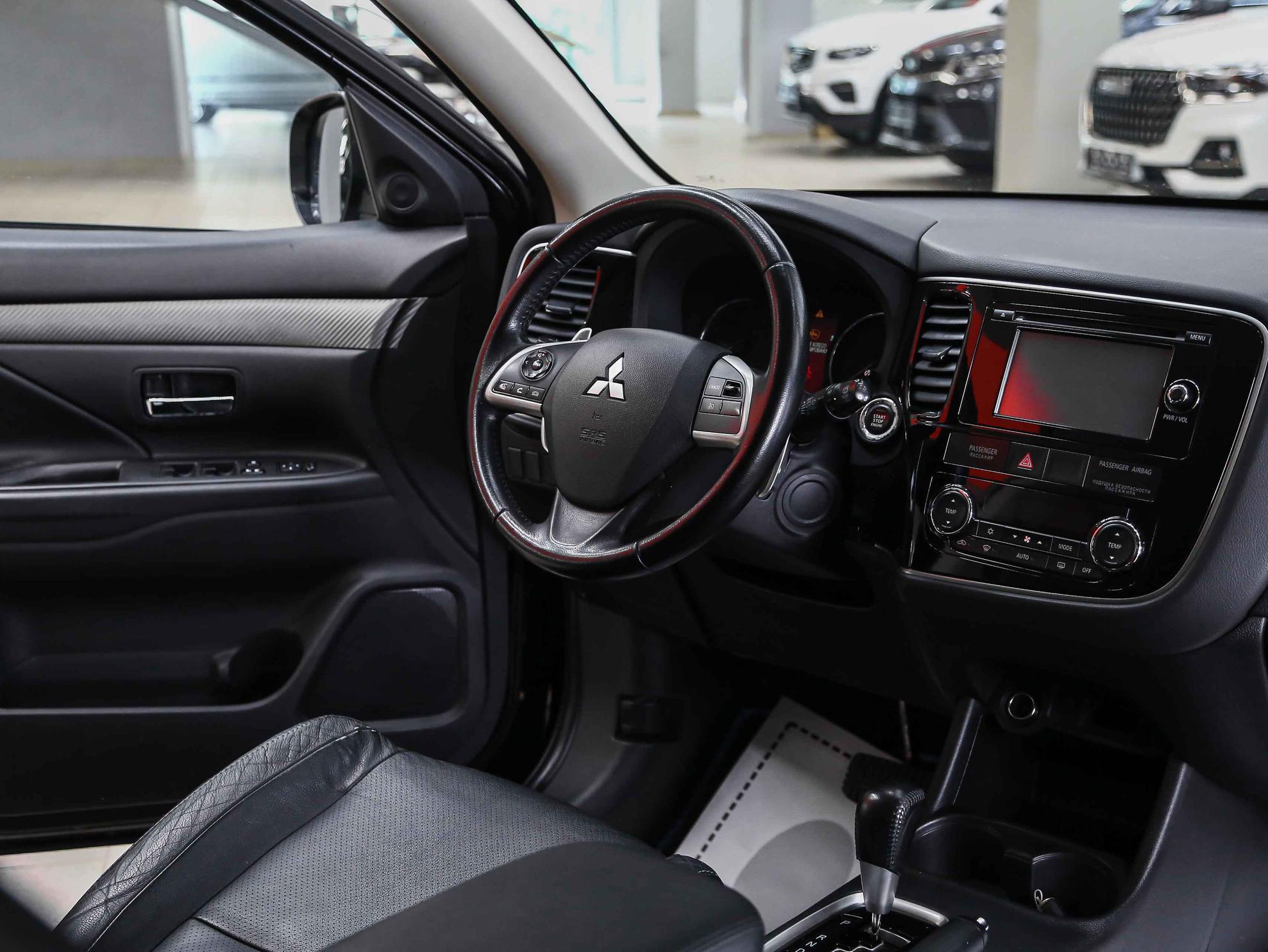 Mitsubishi Outlander 2014, черный, ДЦ Орехово