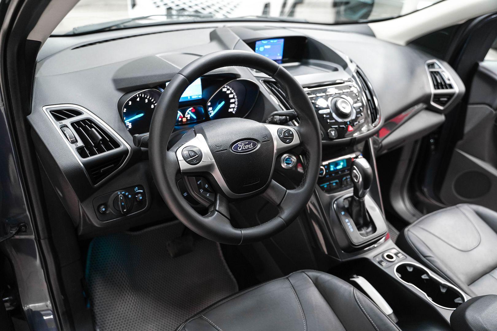 Ford Kuga 2013, серый, ДЦ Орехово