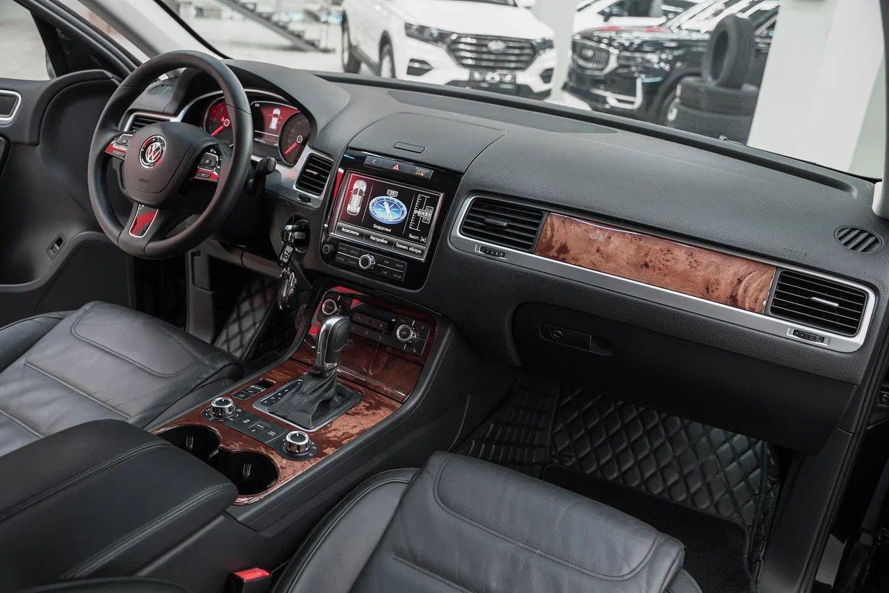 Volkswagen Touareg 2011, черный, ДЦ Орехово