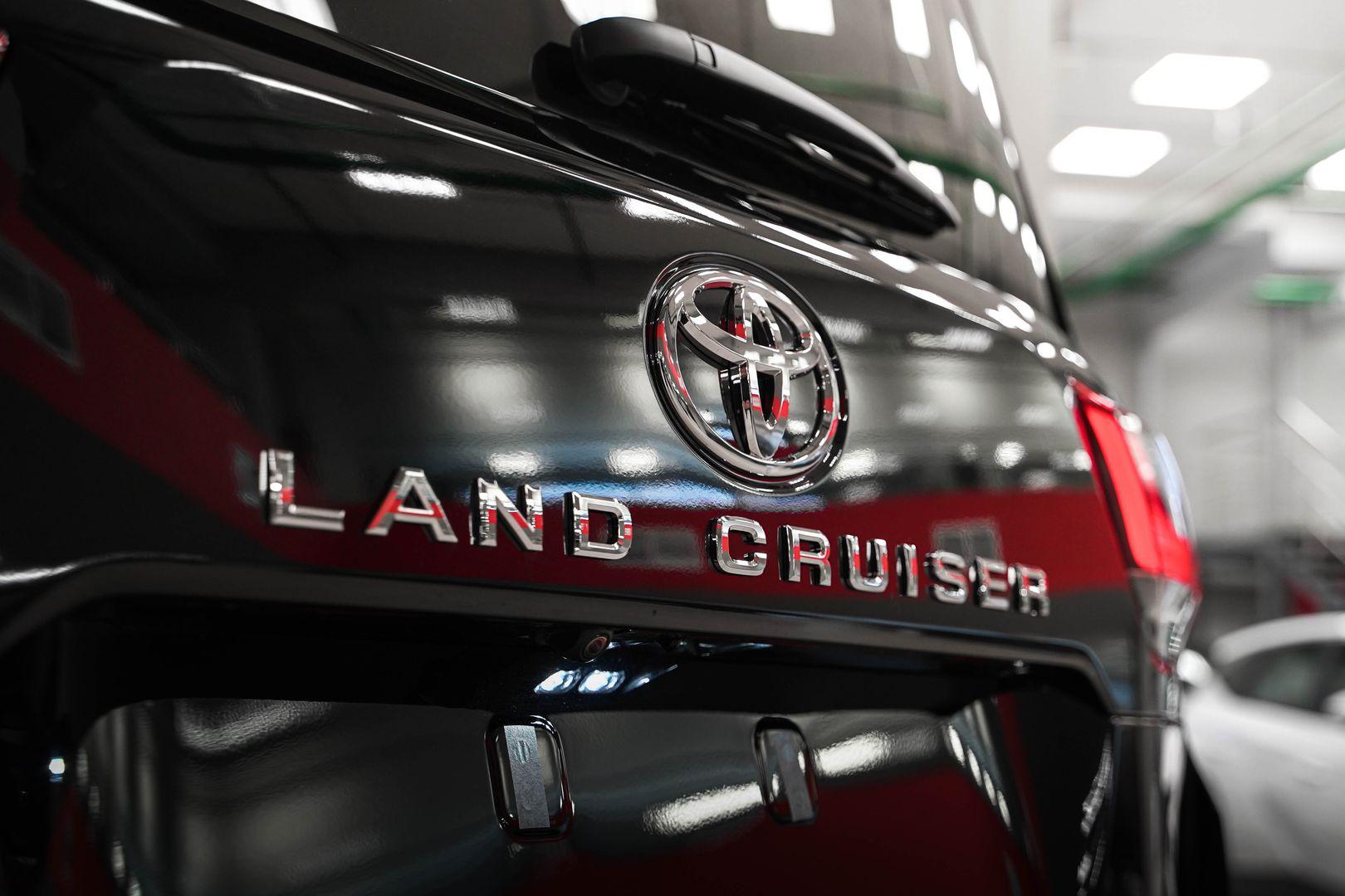 Toyota Land Cruiser 2024, черный, ДЦ Орехово
