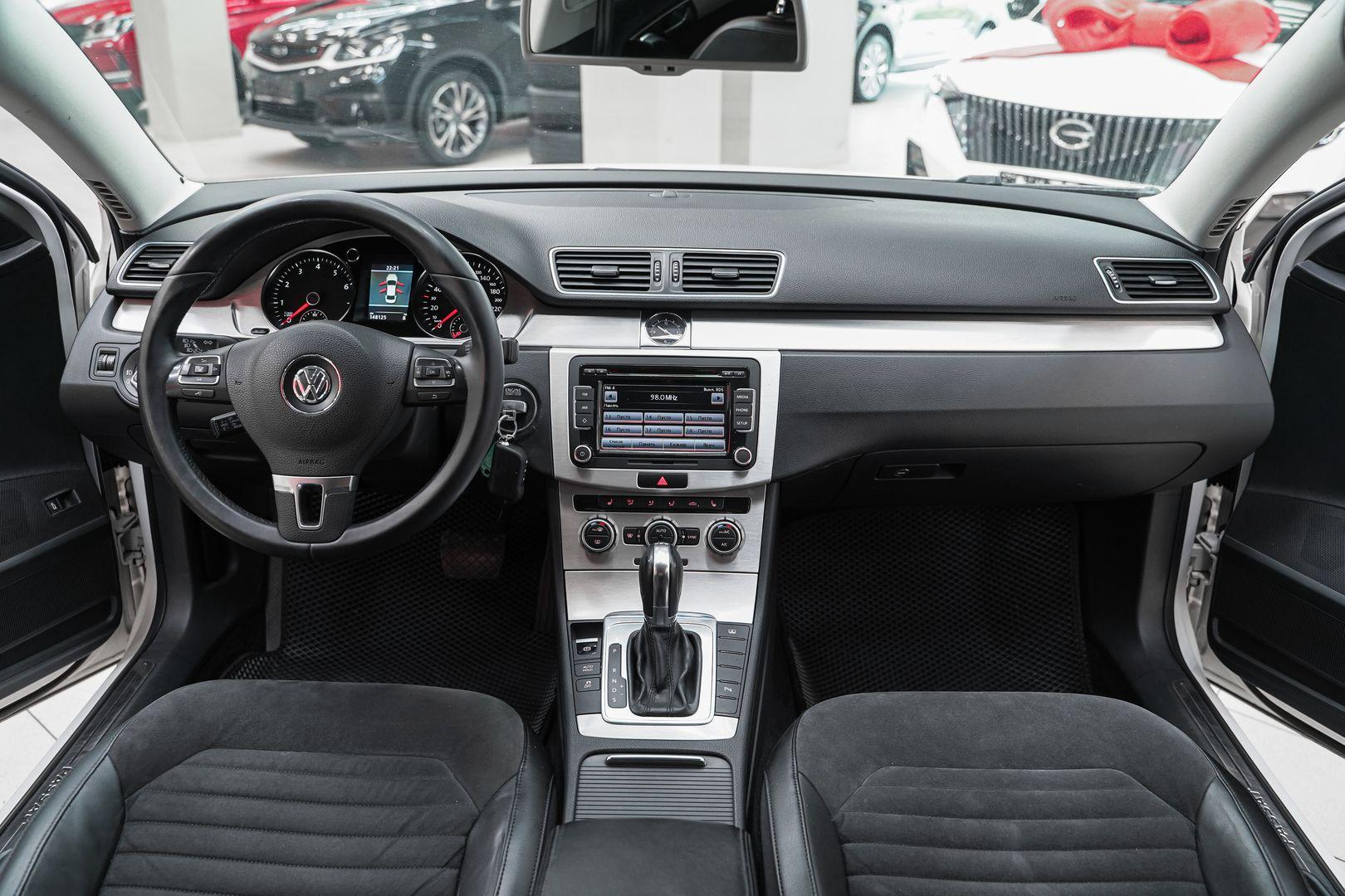 Volkswagen Passat 2013, белый, ДЦ Орехово