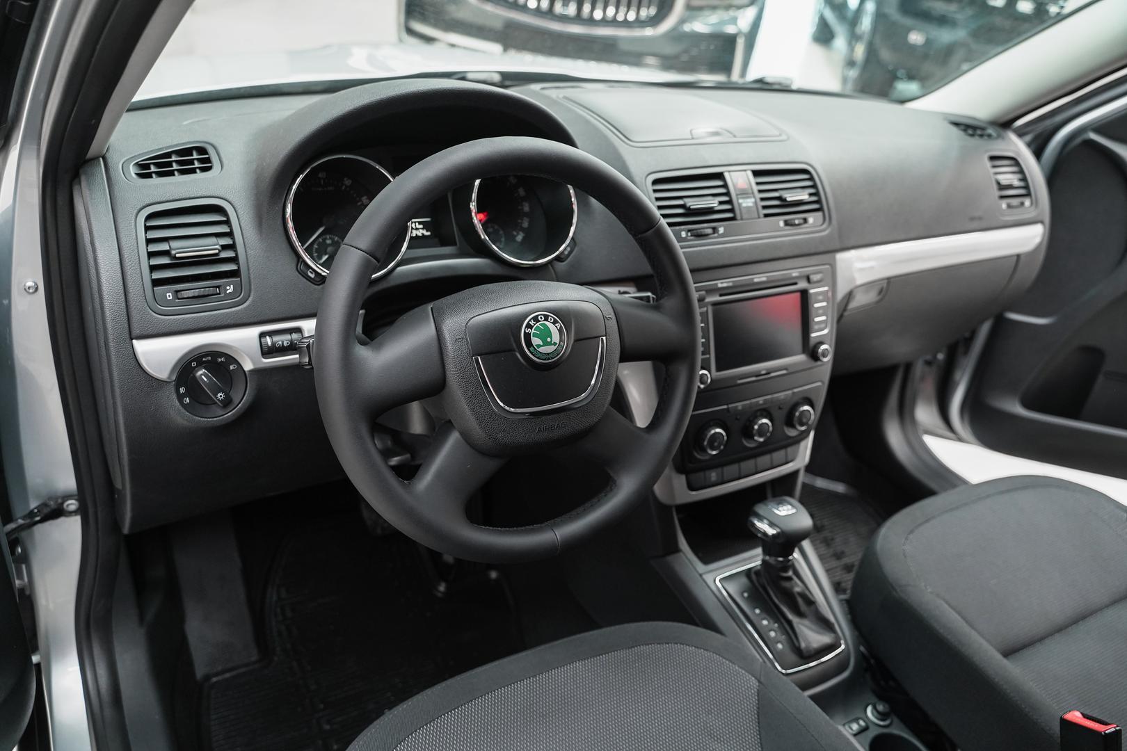 Skoda Yeti 2012, серебряный, ДЦ Орехово