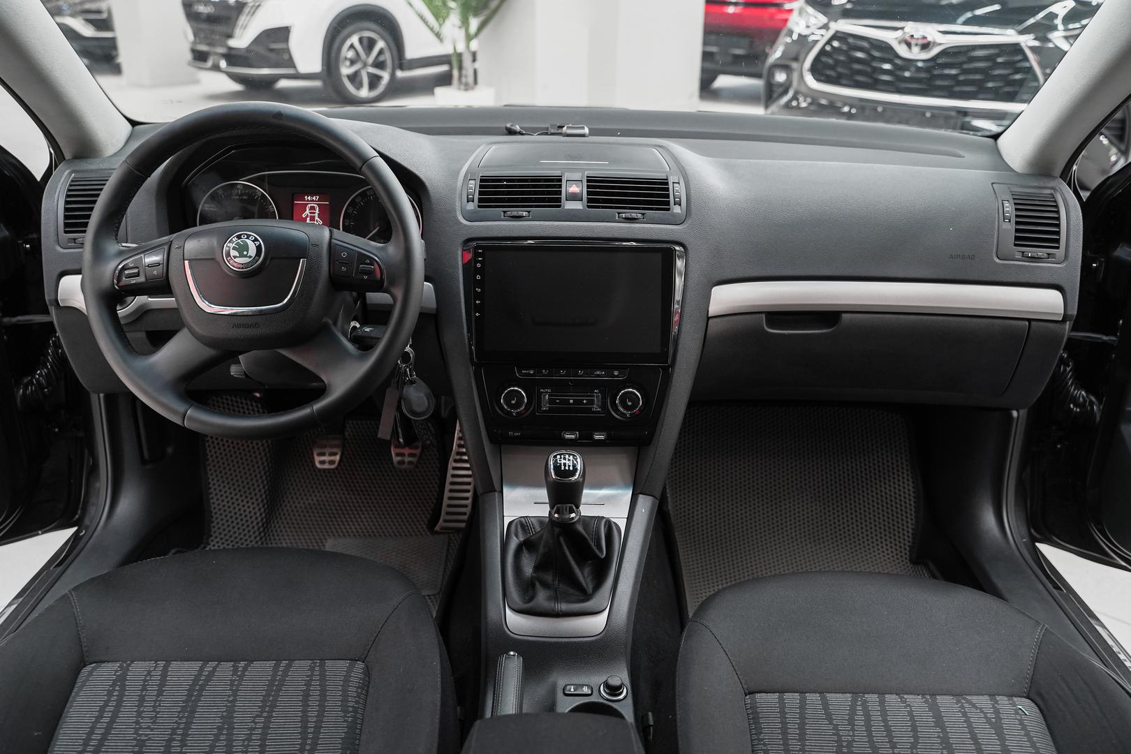 Skoda Octavia 2012, черный, ДЦ Орехово