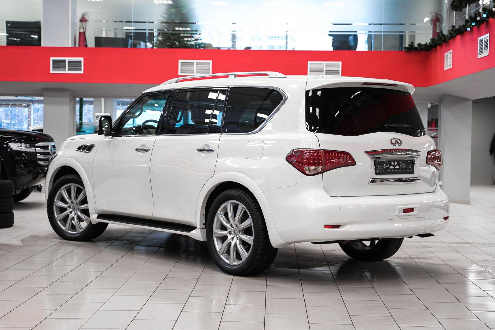Infiniti QX56 2010, белый, ДЦ Орехово