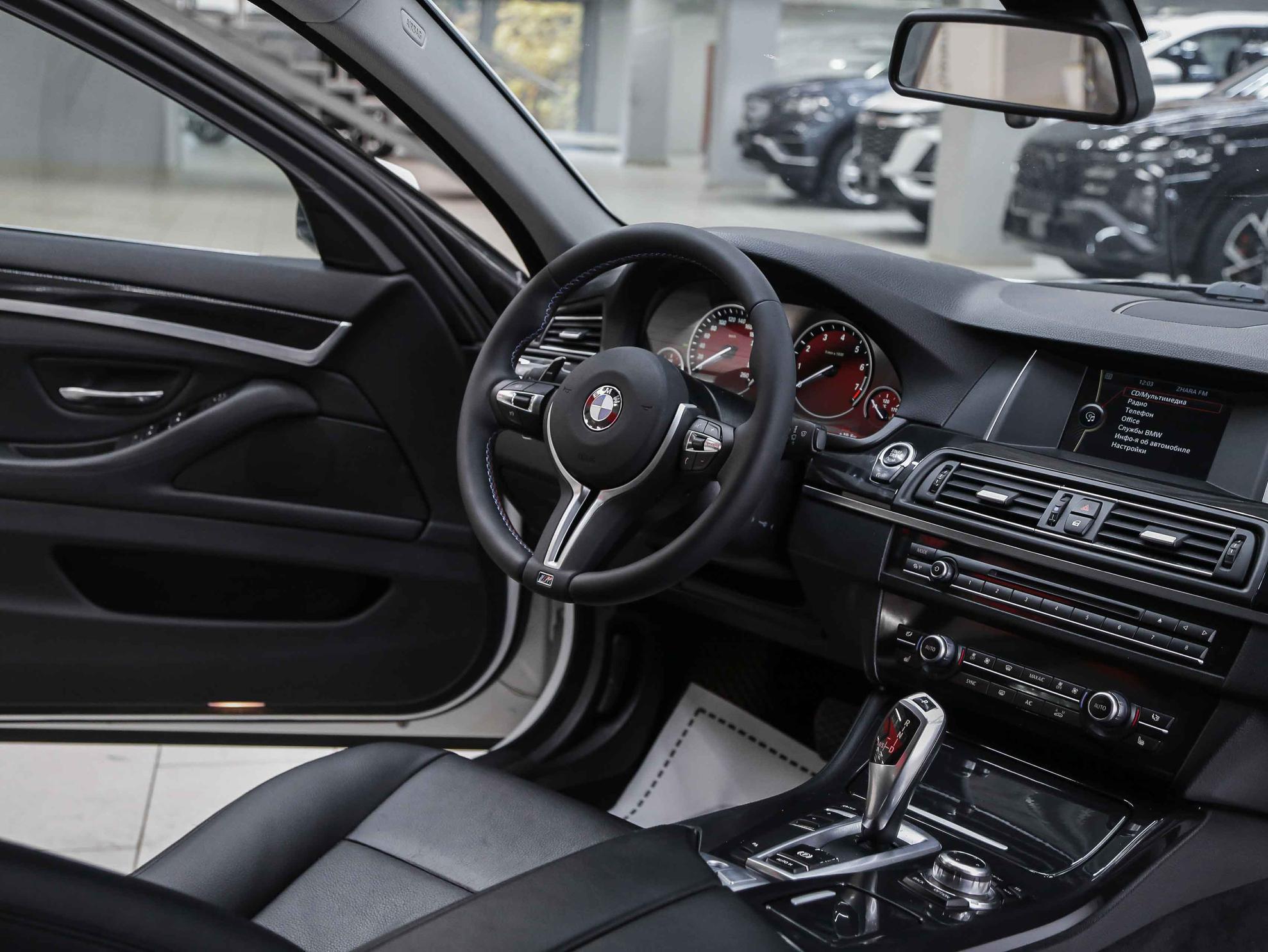 BMW 5 серии 2014, белый, ДЦ Орехово