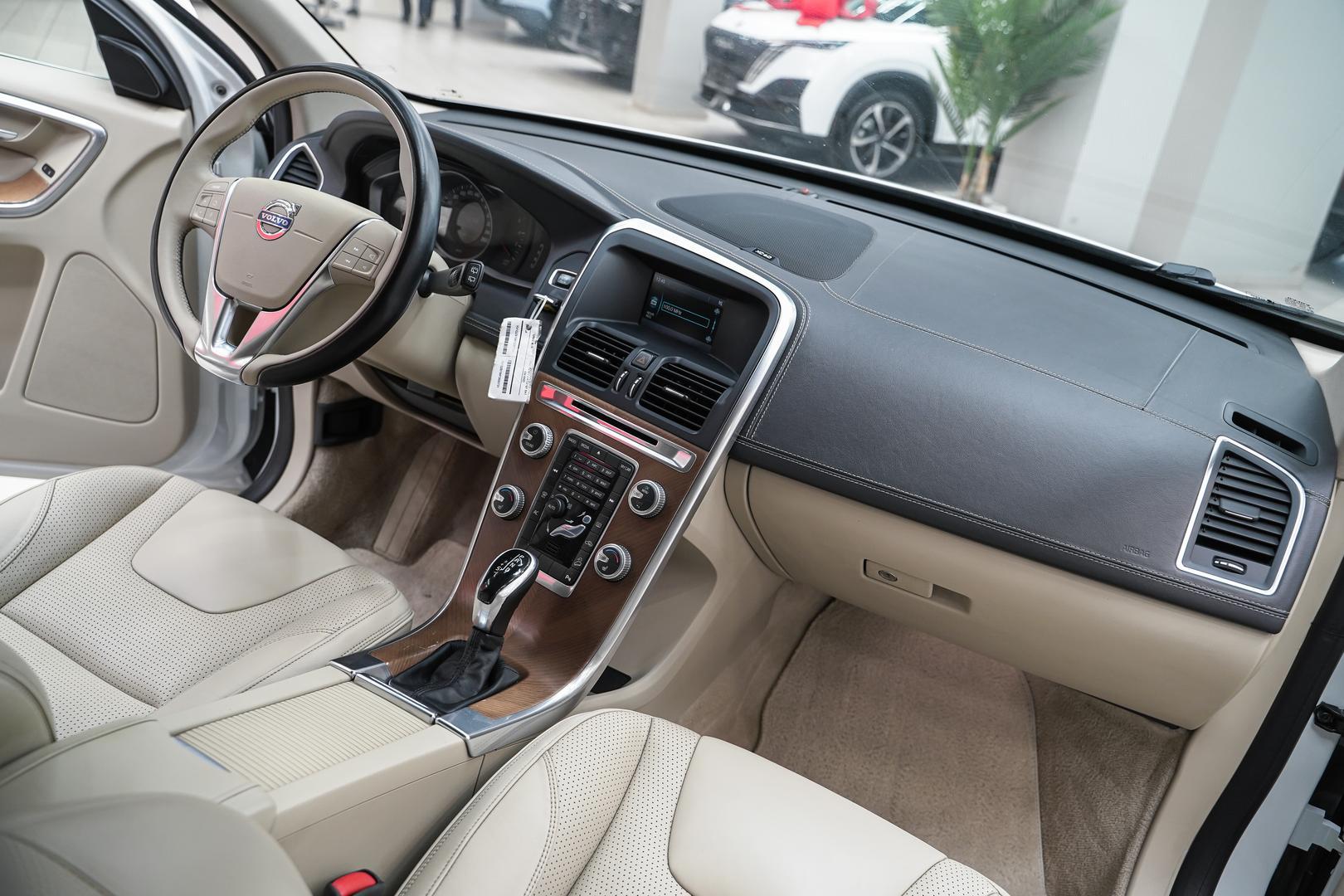 Volvo XC60 2014, белый, ДЦ Орехово