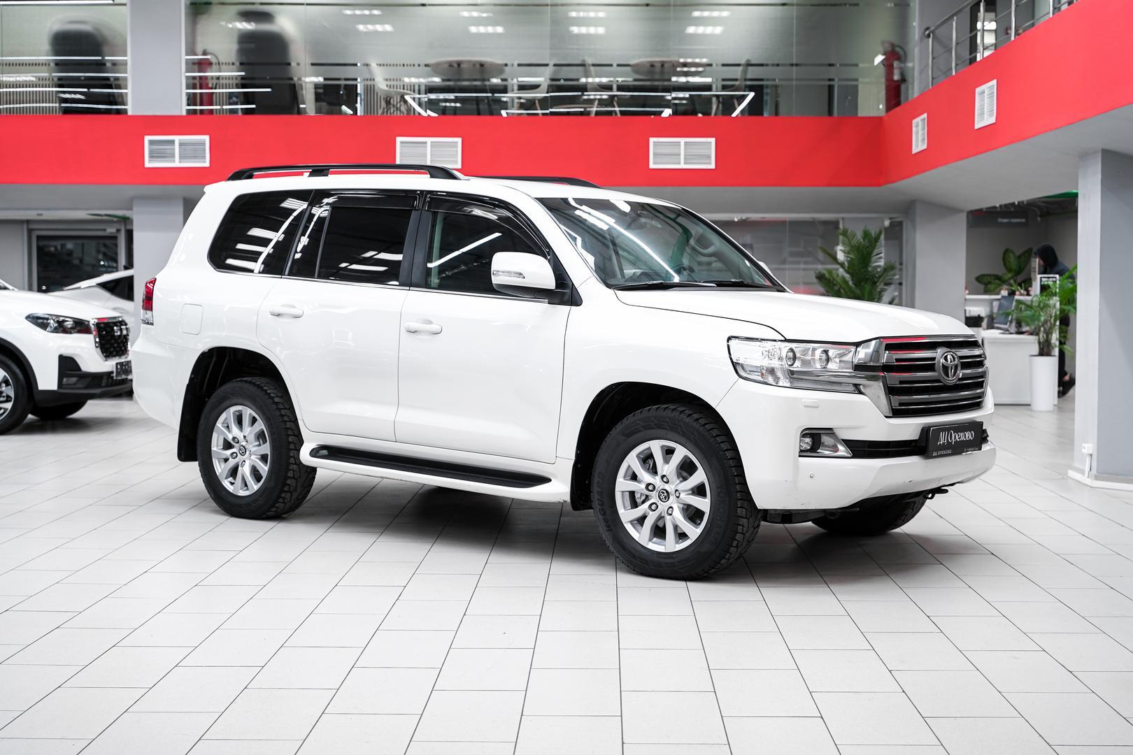 Toyota Land Cruiser 2018, белый, ДЦ Орехово