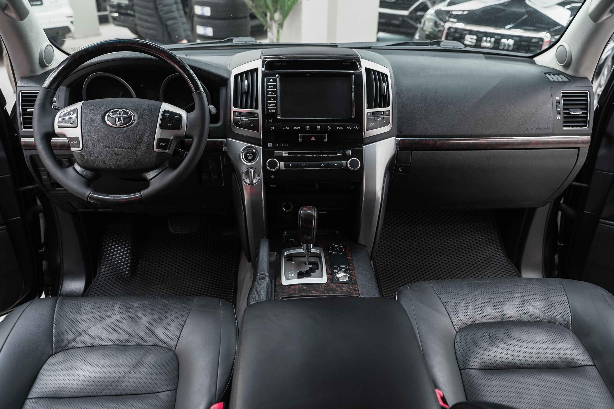 Toyota Land Cruiser 2014, черный, ДЦ Орехово