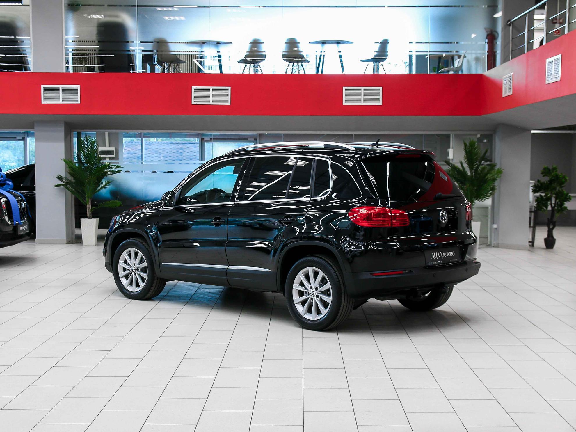 Volkswagen Tiguan 2012, черный, ДЦ Орехово
