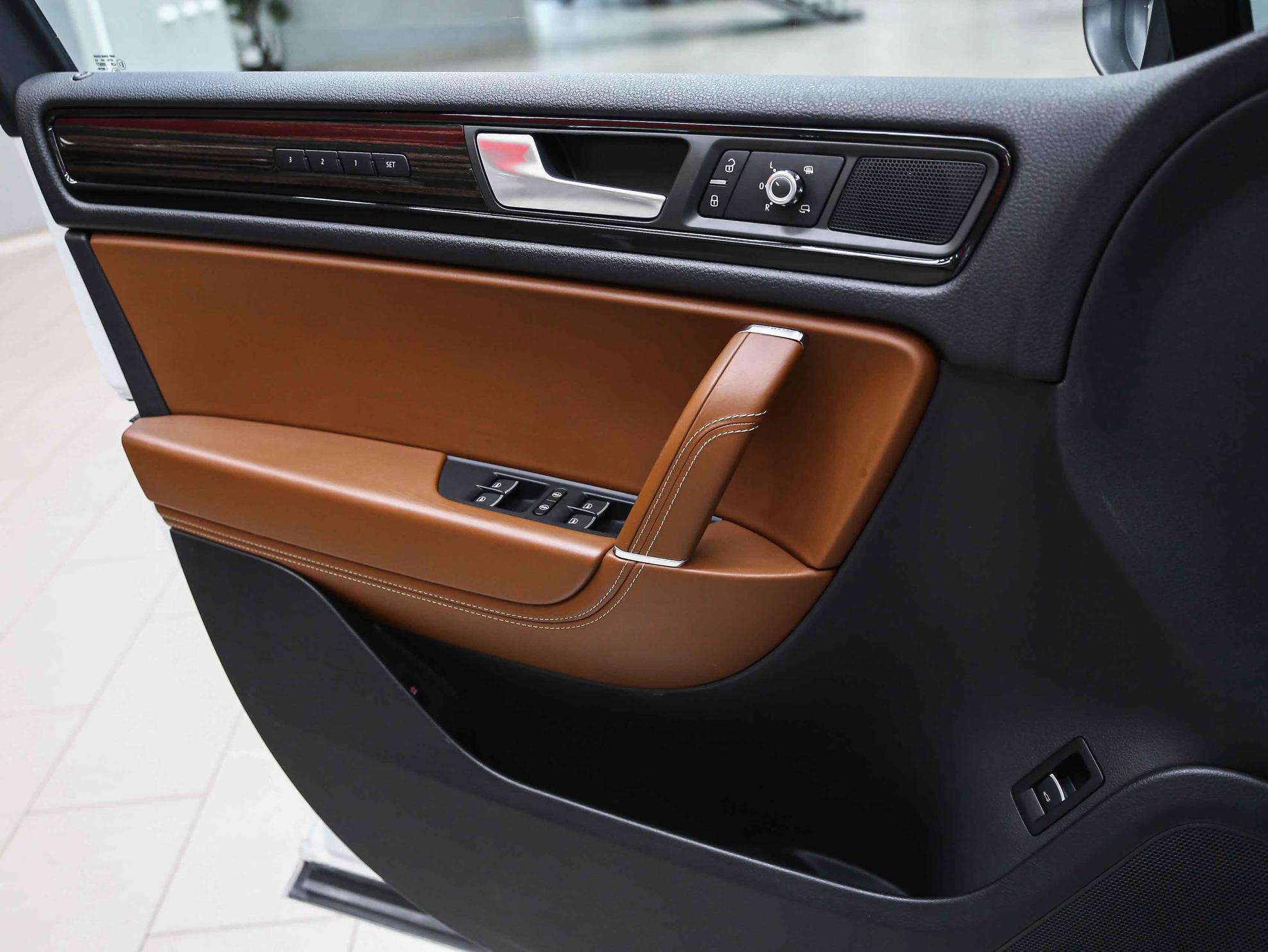 Volkswagen Touareg 2013, белый, ДЦ Орехово