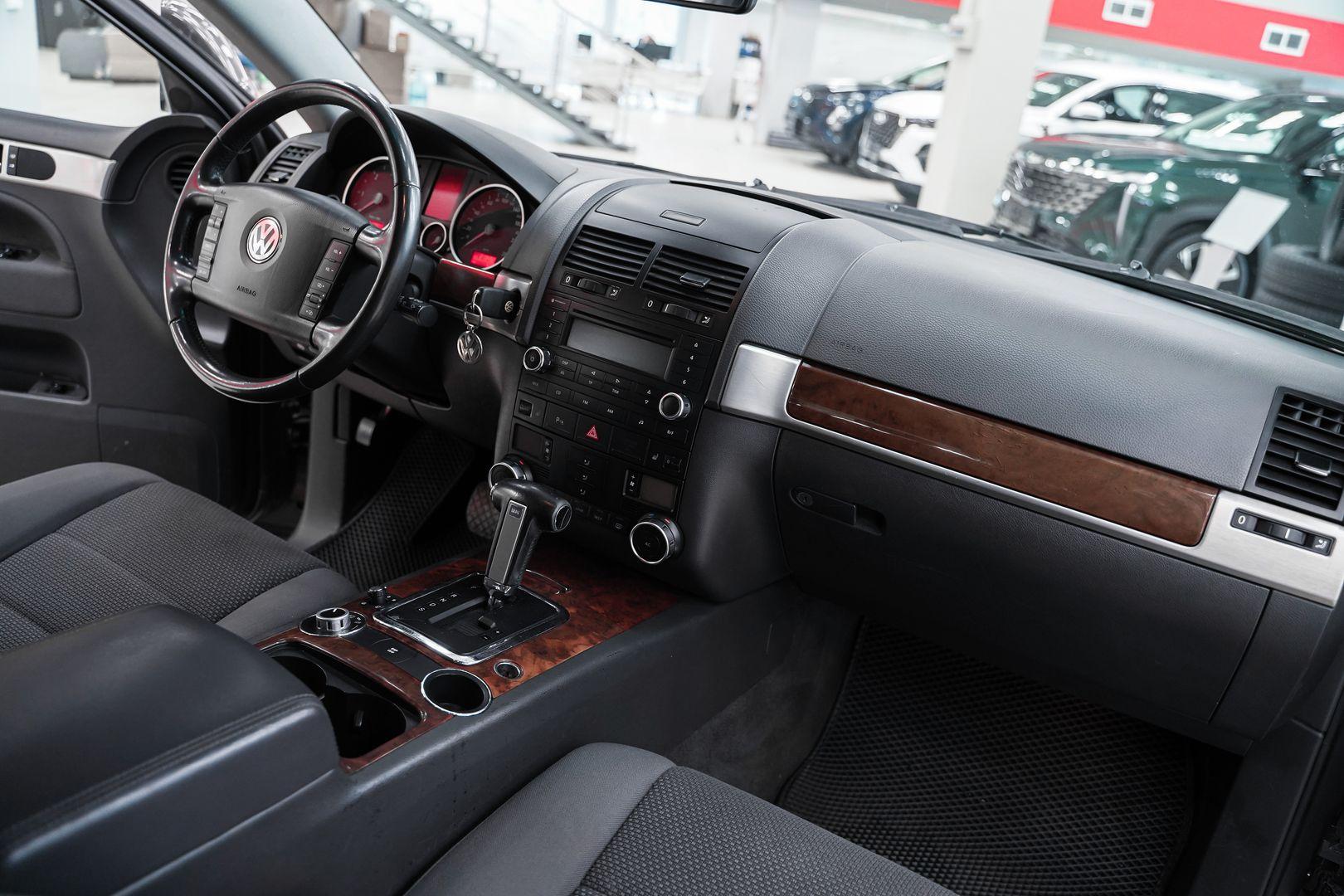 Volkswagen Touareg 2010, серый, ДЦ Орехово