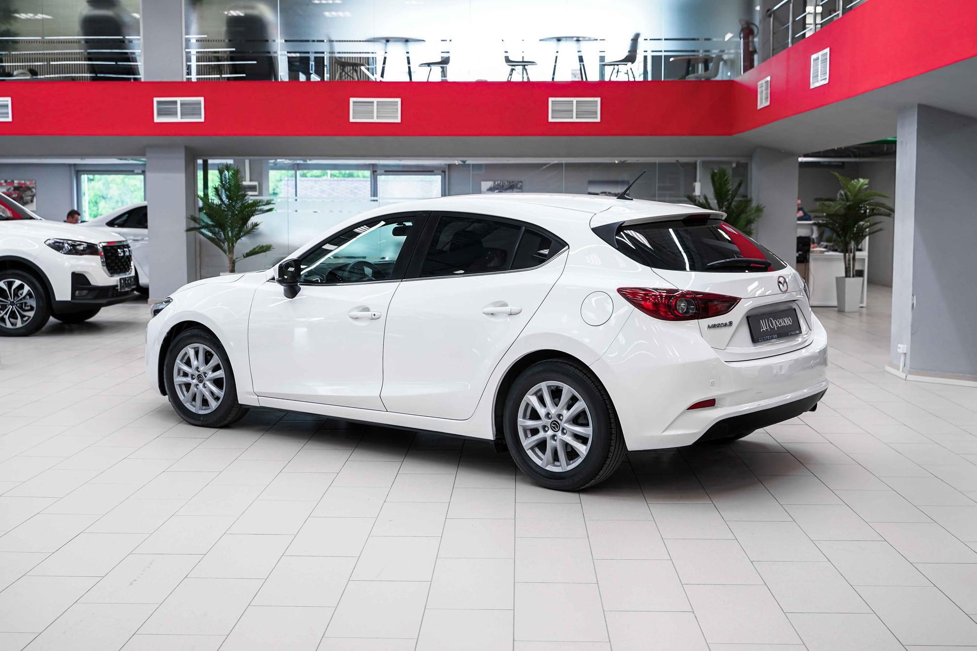 Mazda 3 2016, белый, ДЦ Орехово