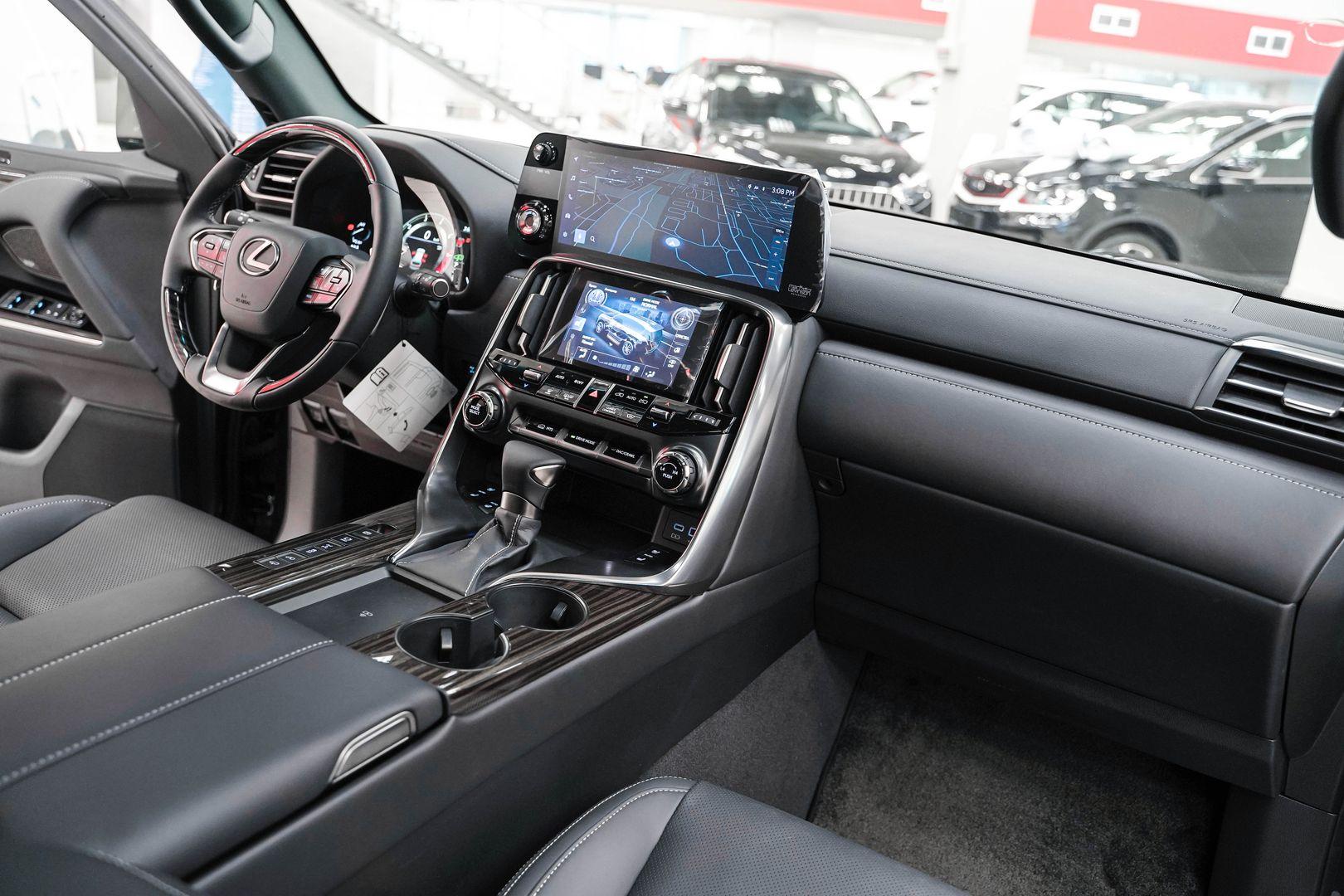 Lexus LX 2024, черный, ДЦ Орехово