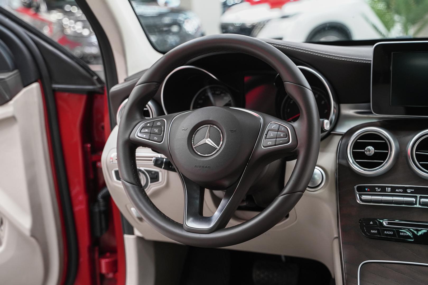 Mercedes-Benz GLC 2017, красный, ДЦ Орехово