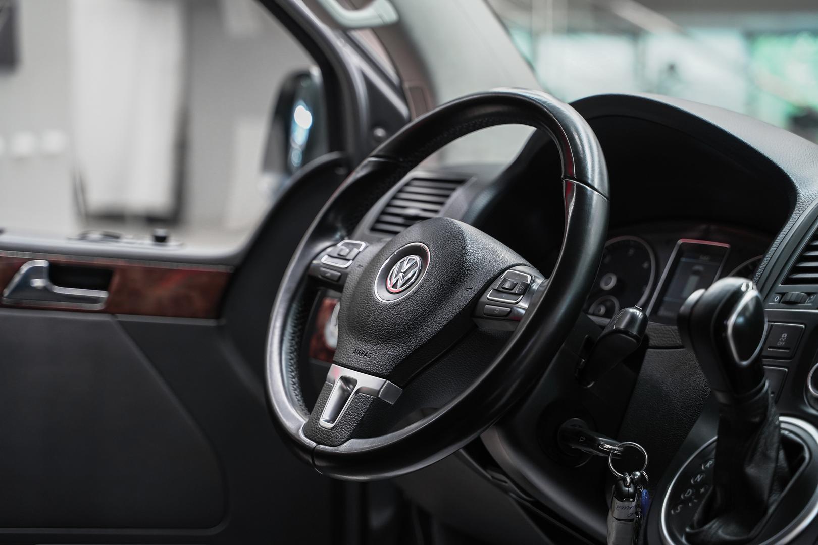 Volkswagen Multivan 2011, серый, ДЦ Орехово