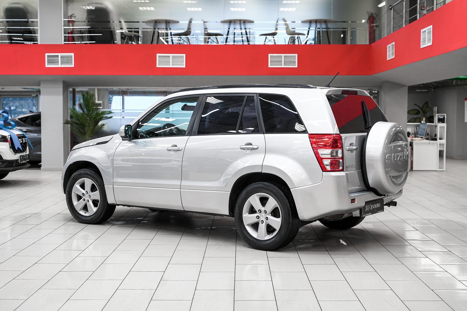 Suzuki Grand Vitara 2010, серебряный, ДЦ Орехово