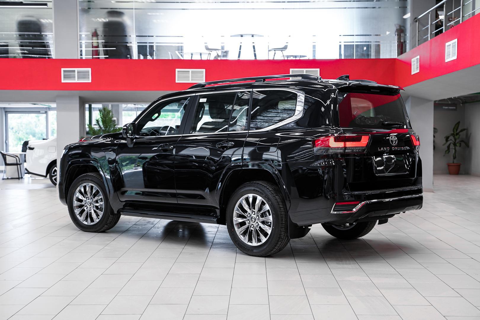 Toyota Land Cruiser 2025, черный, ДЦ Орехово